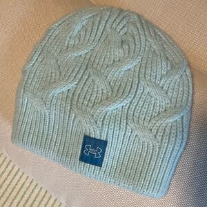 New no tag Under Armour Women's Halftime Cable Knit Beanie size M